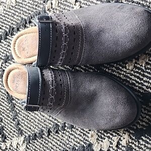 Earth Origins Cady Gray Suede Clog 6 1/2